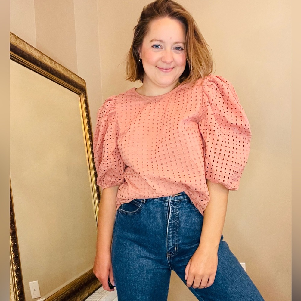 3/$25 🖤 Puff Sleeve Eyelet Blouse LIKE NEWSize: Medium